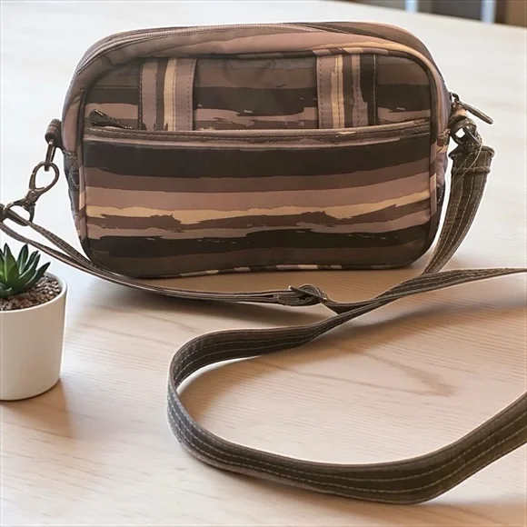 Lug Carousel Bag in Paint Pearl – Lightweight Travel Crossbody – NWT - Picture 5 of 16